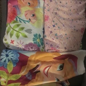 Frozen Twin/Full Sheets and 3 Pillow Cases
